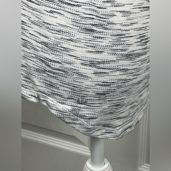 Lululemon Moment To Movement 2-In-1 Tank Tiger Space Dye Black White/Moonphase - Picture 7 of 7